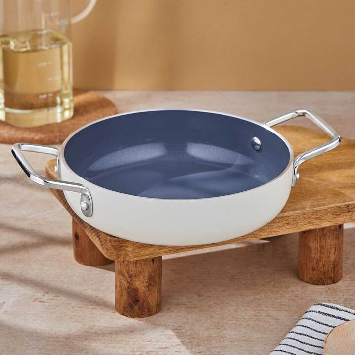 Taç Sera Feel Seramik Yanmaz Yapışmaz Sahan 22 cm / Beyaz