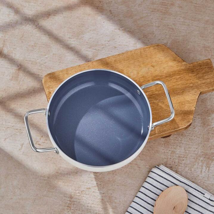 Taç Sera Feel Seramik Yanmaz Yapışmaz Sahan 22 cm / Beyaz